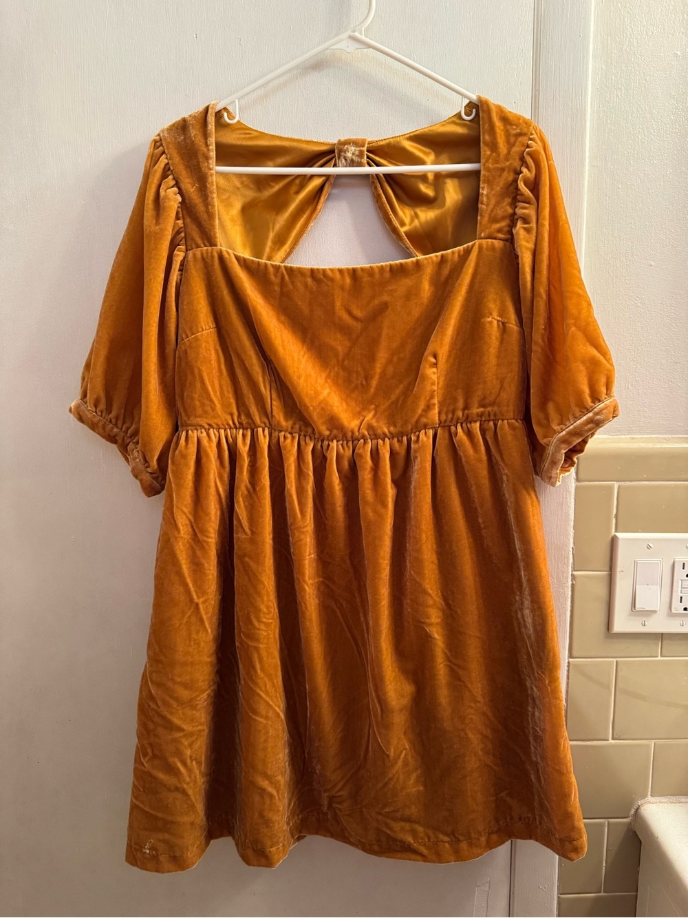 ModCloth - Women's Velvet Square-Neck Mini Dress in Mustard - Size 12